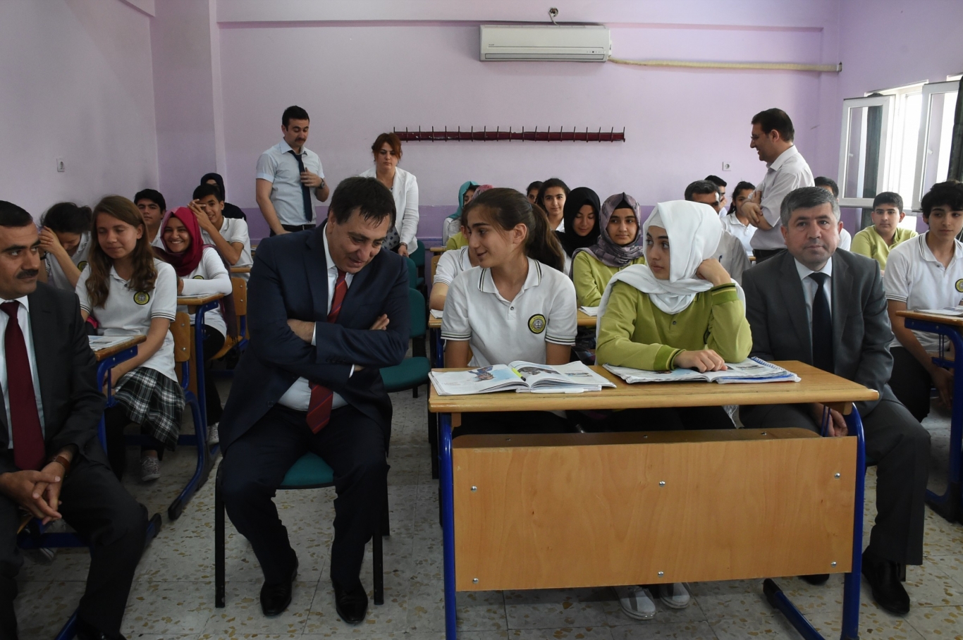 Fatih Projesi kapsamında tablet dağıtıldı Fatih Projesi kapsamında tablet dağıtıldı